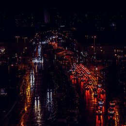Обои с ночноем городом, улицой, движеними, трафиком, темными, автомобили - скачать
