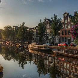 Обои с нидерландами, сделано человекомом, каналом, городой, лодкой, отраженими, амстердамом - скачать