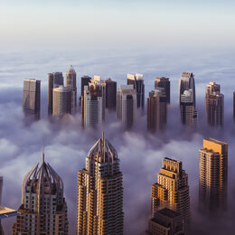 Обои с утро, шейхом заидом авеню, облакой, туманом, сделано человекомом, панорамой, городой, объединёнными арабскими эмиратами, дубаем - скачать