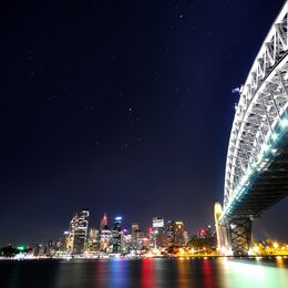 Обои с сиднейским оперным театром, австралией, городой, сделано человекомом, сиднеем, мостом, харбором бриджем, ночью - скачать