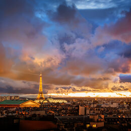 Обои с светом, облакой, закатом, сумерками, городом, сделано человекомом, францией, городой, парижем, эйфелевой башней, городскоем пейзажем - скачать