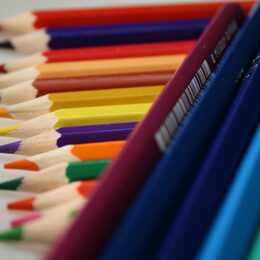 Обои с разним, рисованими, цветными карандаши, набором - скачать